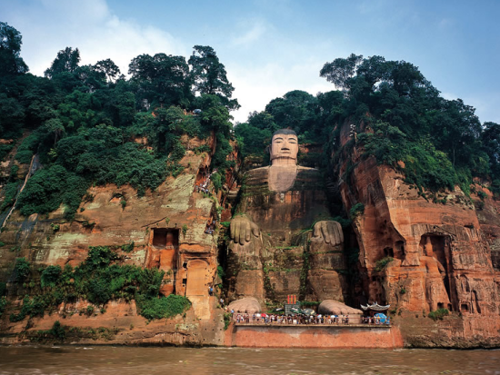 【貸切チャーター】世界遺産成都楽山大仏・峨眉山1泊2日観光ツアー★4つ星ホテル滞在で快適！＜日本語ガイド／成都発＞