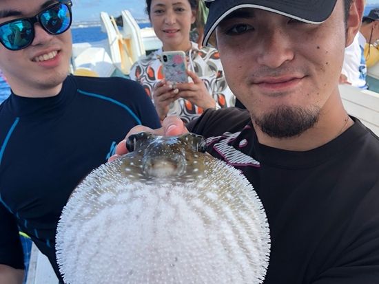 【当日・直前予約OK！】初めての釣り体験にピッタリ！2時間で楽しめる南国フィッシングツアー　1名様～出航！＜3歳～参加可能／釣具レンタル付／中部（嘉手納町発）＞