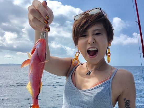 【当日・直前予約OK！】初めての釣り体験にピッタリ！2時間で楽しめる南国フィッシングツアー　1名様～出航！＜3歳～参加可能／釣具レンタル付／中部（嘉手納町発）＞