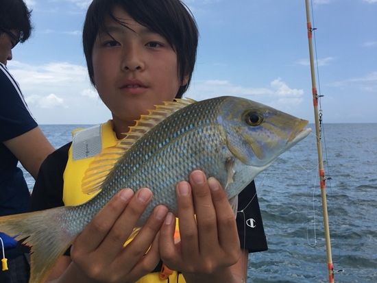 【当日・直前予約OK！】初めての釣り体験にピッタリ！2時間で楽しめる南国フィッシングツアー　1名様～出航！＜3歳～参加可能／釣具レンタル付／中部（嘉手納町発）＞