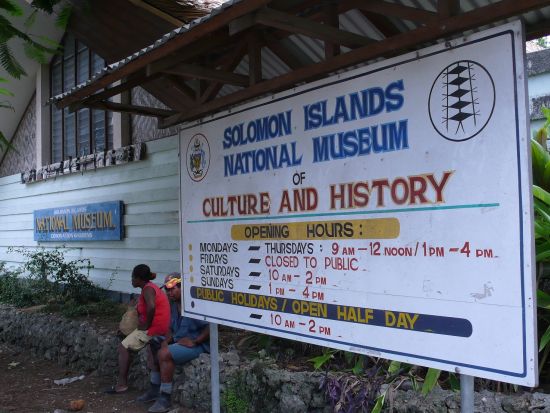 ガダルカナル島　ホニアラ市内　半日観光ツアー＜英語ガイド＞