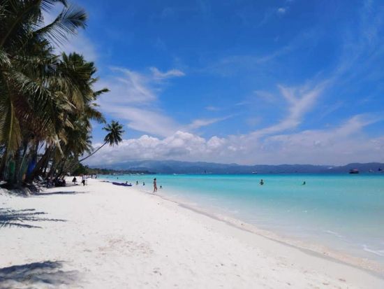 往復航空券付き！ボラカイ島日帰りツアー＜マニラ発／日本語ガイド／昼食付き＞