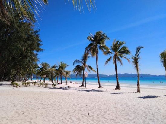 往復航空券付き！ボラカイ島日帰りツアー＜マニラ発／日本語ガイド／昼食付き＞