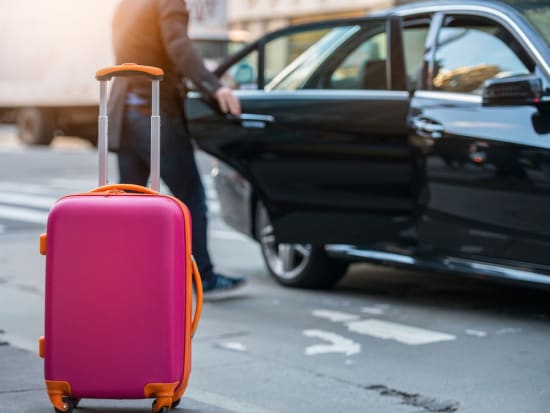 airport_pickup_suitcase_transfer_shutterstock_596931482