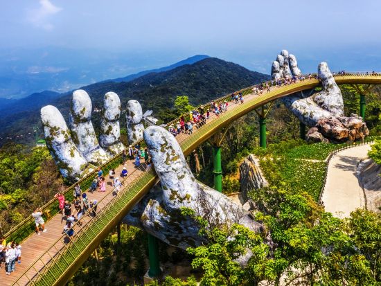 話題のバーナーヒルズ＋世界最長ロープウェイ＋ギネス級の空中散歩　夜のライトアップが楽しめる夕方入場プランあり＜日本語／基本アトラクション込み／ダナン発＞