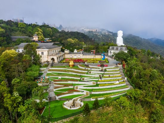 話題のバーナーヒルズ＋世界最長ロープウェイ＋ギネス級の空中散歩　夜のライトアップが楽しめる夕方入場プランあり＜日本語／基本アトラクション込み／ダナン発＞