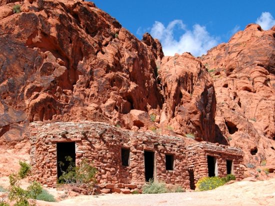バレーオブファイヤー州立公園 日帰り観光ツアー ロスト・シティ博物館訪問　貸切プランあり＜昼食付き／英語ガイド＞ 