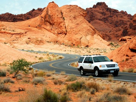 バレーオブファイヤー州立公園 日帰り観光ツアー ロスト・シティ博物館訪問　貸切プランあり＜昼食付き／英語ガイド＞ 