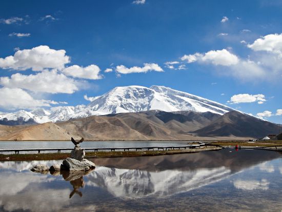 最果ての地タシュクルガンへ！石頭城遺跡＋カラクリ湖 1泊2日宿泊ツアー＜専用車＋日本語ガイド／食事付／カシュガル発＞