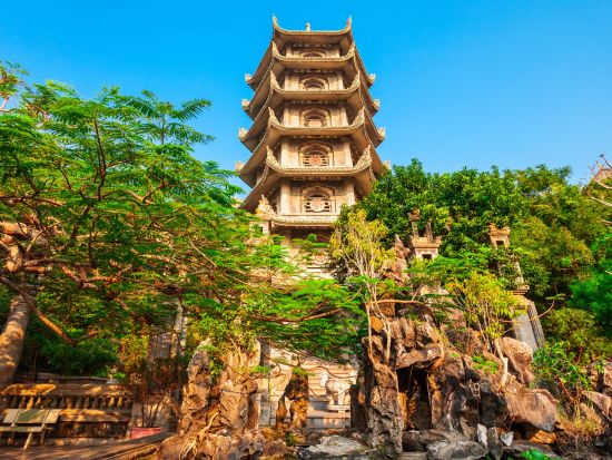 話題のフォトジェニックスポットを訪問！新名所「バーナーヒルズ」＋レディブッダ＋インターコンチネンタル「シトロン」でのランチ＜ダナン＆ホイアン発／日本語ガイド＞