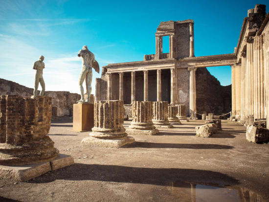 Italy_Pompeii_shutterstock_647696563