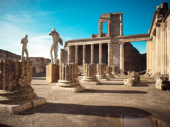 アマルフィ＆ポンペイ観光1泊2日ツアー ローマ～ナポリ間列車利用 ナポリの3つ星または4つ星ホテル宿泊付き＜貸切／ローマ発＞by Max Harvest