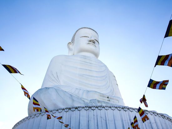 Vietnam_DaNang_Ba Na Hills_Lihn_Ung_Budda_shutterstock_1325550281
