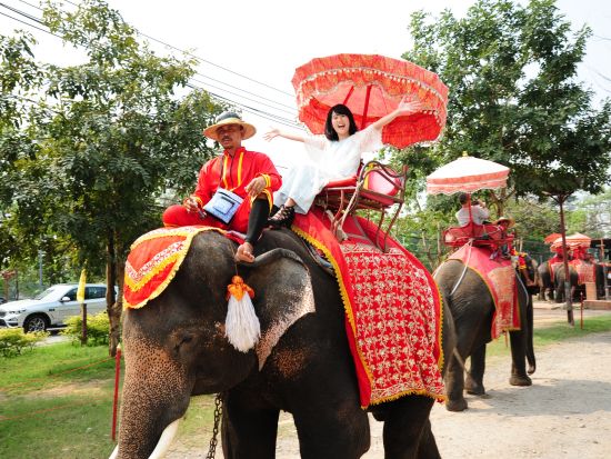 バンコク 1泊2日ツアー アユタヤ遺跡＋市内名所観光＜航空券＆ホテル宿泊＆食事付／ホーチミン発＞