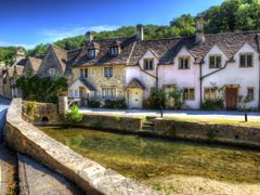 UK_Cotswolds_Castle_Combe_shutterstock_198465383
