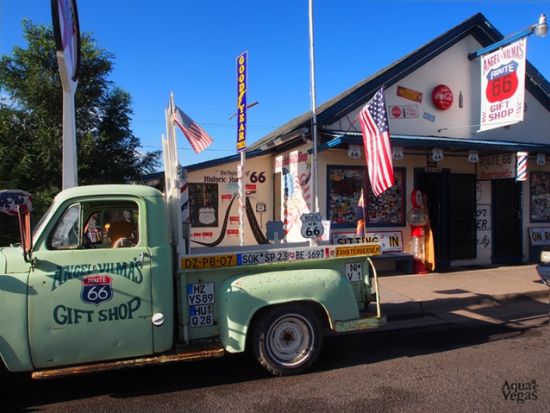ルート66を辿る！グランドキャニオン国立公園＆アンテロープ＆恐竜の足跡＆ホースシューベンド日帰りツアー ＜日本語ガイド／VELTRA限定 即予約確定枠あり＞