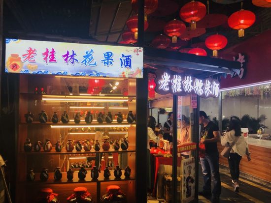 桂林ナイトツアー☆B級グルメ食べ歩き＆夜店散策＜日本語ガイド／夕方発＞