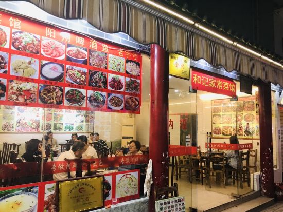 夢幻漓江ショー鑑賞付！B級グルメ食べ歩き＆夜店散策 桂林ナイトツアー＜日本語ガイド／夕方発＞