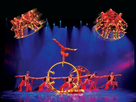 夢幻漓江ショー鑑賞付！B級グルメ食べ歩き＆夜店散策 桂林ナイトツアー＜日本語ガイド／夕方発＞