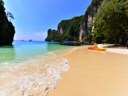 Shoreline_Hong Island by speedboat