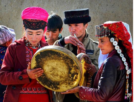 最果ての地タシュクルガンへ！石頭城遺跡＋カラクリ湖 1泊2日宿泊ツアー＜専用車＋日本語ガイド／食事付／カシュガル発＞
