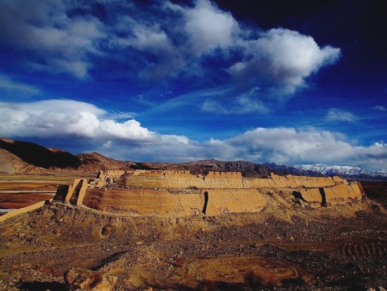 最果ての地タシュクルガンへ！石頭城遺跡＋カラクリ湖 1泊2日宿泊ツアー＜専用車＋日本語ガイド／食事付／カシュガル発＞