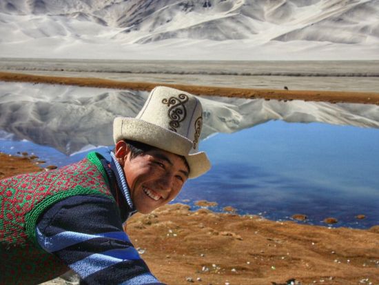 パミール高原の真珠カラクリ湖 1日ツアー＜専用車＋日本語ガイド／昼食付／カシュガル発＞