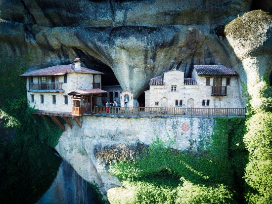 世界遺産メテオラ　絶景ハイキングツアー＜登山ガイド／カランバカ発＞