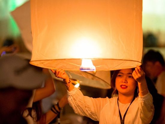 【2026年11月24日＆25日開催！】チェンマイ コムローイ祭り（イーペン・ロイクラトン）日帰りツアー ロイヤルランタンフェスティバル＜日本語／チェンマイ発＞