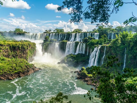 Argentina_Igauzu_shutterstock_1338447983