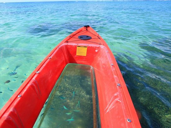 シーカヤック  冬でも海が楽しめる！クリアカヤックで行くやどかり島上陸＆神秘の洞窟探検(シューノーケリング付きプランもあり)＜写真無料／恩納村＞byグッドライフ