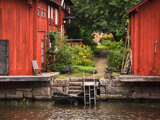 旧市街の美しい古都 ポルヴォー半日観光ツアー＜日本語／昼食付／ヘルシンキ発＞