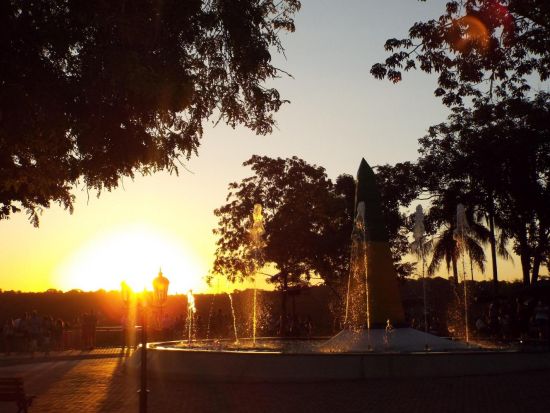 ブラジル、アルゼンチン、パラグアイ三国の国境地点とサンセットツアー＜英語ガイド／ブラジル側のフォス・ド・イグアス発＞