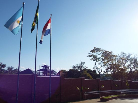 ブラジル、アルゼンチン、パラグアイ三国の国境地点とサンセットツアー＜英語ガイド／ブラジル側のフォス・ド・イグアス発＞