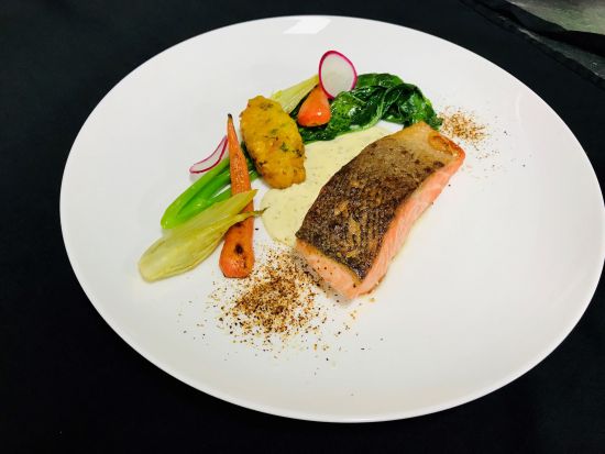 最高級アマンリゾート「アマンジヲ（AMANJIWO）」 ランチクーポン予約　ボロブドゥールを一望する優雅なランチ＜ジョグジャカルタ発／往復送迎オプションあり＞