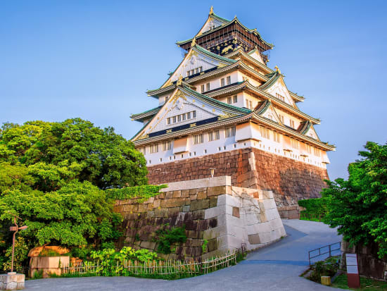 Japan_Osaka_Castle_shutterstock_582238021