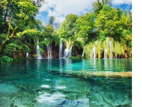 世界遺産プリトヴィッツェ湖群国立公園 園内ホテル宿泊 1泊2日ツアー＜空港往復送迎付き／英語／ザグレブ発＞