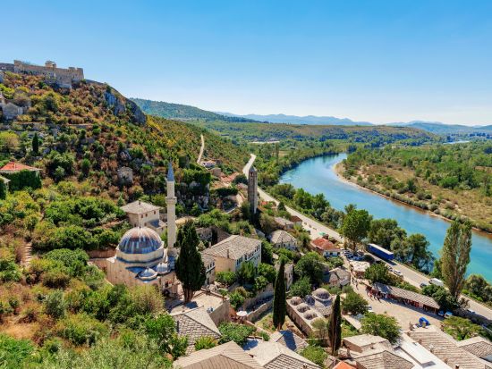 ボスニア・ヘルツェゴビナ 世界遺産モスタル＋要塞都市ポチテリ＋自然保護地区クラヴィカの滝 日帰り観光ツアー＜3月～11月／英語ガイド／スプリット発＞