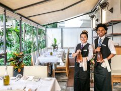 Wedding_servers