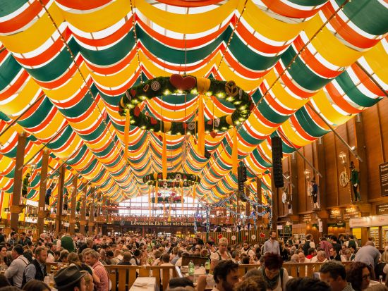 オクトーバーフェスト2026　一番人気の巨大テント「ホフブロイテント」確約 ＜9月20日～10月4日／英語ガイド／ミュンヘン発＞