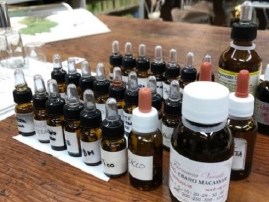 フィレンツェの老舗 “San Simone” で香水の歴史を学び自分だけのオリジナル香水造り＜半日／日本人ガイド＞