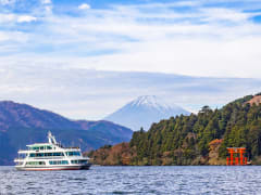 Japan_Kanagawa_Hakone_Lake_Ashi_Cruise_shutterstock_1426994882