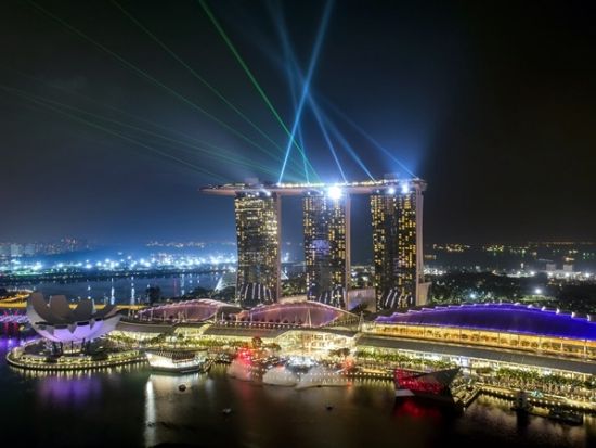 シンガポール夜景ツアー　オープントップバスもしくはリバークルーズから選べる！マーライオン公園＆マリーナベイサンズのショー＜日本語ガイド＞By JTB