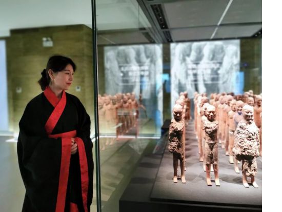 西安1日観光ツアー　兵馬俑＋漢陽陵博物館＋城壁　漢服体験や太極拳体験、足裏マッサージ付！＜貸切／懐石料理／日本語ガイド／西安発＞