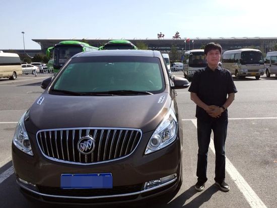 001GL8とガイド李永華