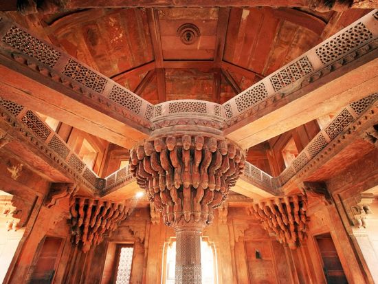 【プライベート】往復列車利用！タージマハル＋アグラ城＋ファテープル・シークリー 日帰りツアー＜日本語ガイド／昼食・夕食付／デリー発＞