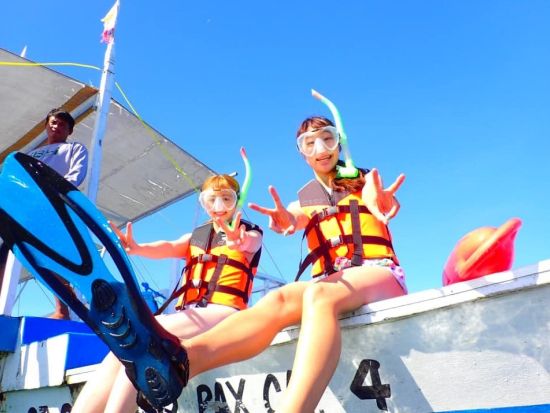 ジンベイザメ＋モアルボアル（イワシの大群＋ウミガメ）シュノーケリングツアー　優先予約で待ち時間を軽減　写真サービス付き＜昼食／日本語／GoProレンタルあり＞