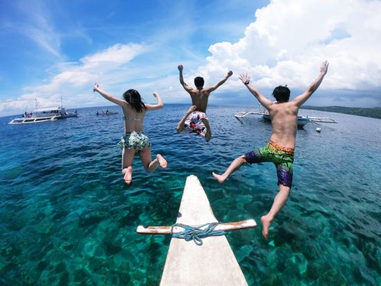 ジンベイザメ＋モアルボアル（イワシの大群＋ウミガメ）シュノーケリングツアー　優先予約で待ち時間を軽減　写真サービス付き＜昼食／日本語／GoProレンタルあり＞