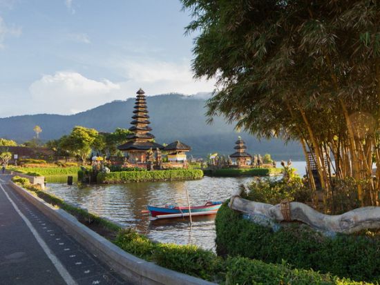 2つの世界遺産タマン・アユン寺院とジャティルイの棚田＆ウルン・ダヌ・ブラタン寺院ツアー　パワースポットで運気上昇 ＜昼食付き／日本語ガイド＞by JTB