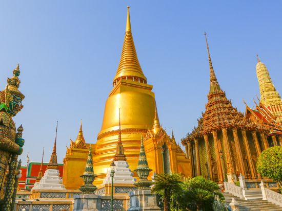 【専用車】午前・バンコク3大寺院巡り半日観光＜日本語ガイド／往復送迎＞